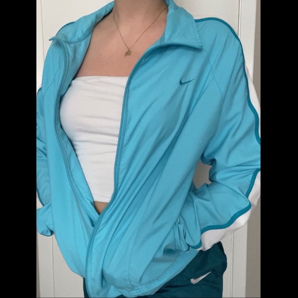 SOLD 🦋NIKE🦋 jacket - Picture 2 of 3